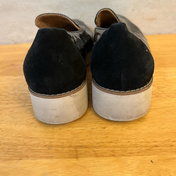 Vionic Shiny Black Women's Loafers - Picture 3 of 7